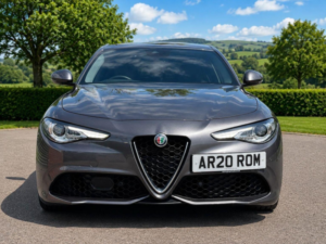 2019 Alfa Romeo Giulia 2.0t Veloce Auto Euro 6 (s/s) 4dr in Grey — image 2