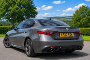 2019 Alfa Romeo Giulia 2.0t Veloce Auto Euro 6 (s/s) 4dr in Grey — image 3