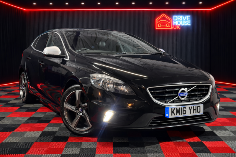 2016 Volvo V40 2.0 R-Design D2 in Black — image 1