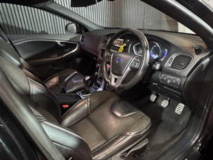 2016 Volvo V40 2.0 R-Design D2 in Black — image 2