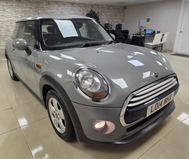 2014 MINI Hatch 1.5 Cooper Hatchback 3dr Petrol Auto Euro 6 (s/s) (136 Ps) in Grey — image 1