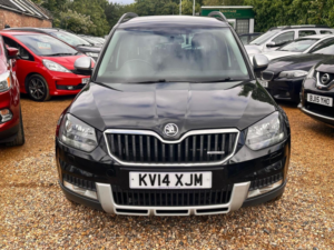 2014 Skoda Yeti 1.6 Tdi Greenline Ii Se Outdoor Euro 5 (s/s) 5dr in Black — image 4