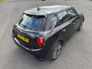 2025 MINI Cooper 1.5c Classic Steptronic Euro 6 (s/s) 5dr in Black — image 4