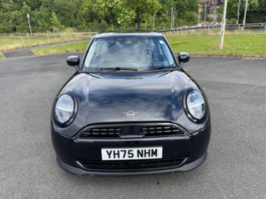 2025 MINI Cooper 1.5c Classic Steptronic Euro 6 (s/s) 5dr in Black — image 5