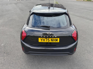 2025 MINI Cooper 1.5c Classic Steptronic Euro 6 (s/s) 5dr in Black — image 6