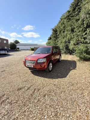 2010 Land Rover Freelander 2 2.2 Td4 Hse in Red — image 3