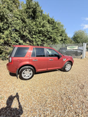 2010 Land Rover Freelander 2 2.2 Td4 Hse in Red — image 6