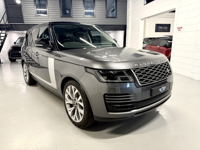2019 Land Rover Range Rover 3.0 Sd V6 Vogue in Grey — image 1