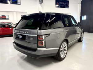 2019 Land Rover Range Rover 3.0 Sd V6 Vogue in Grey — image 2