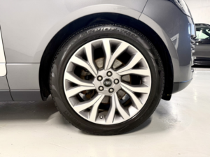 2019 Land Rover Range Rover 3.0 Sd V6 Vogue in Grey — image 4