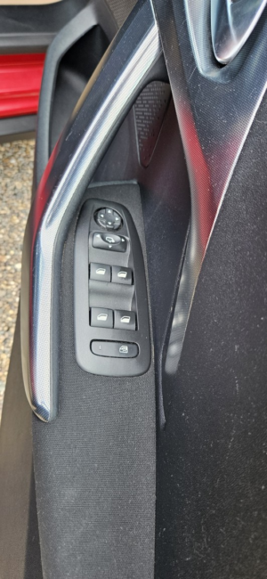 2018 Peugeot 2008 1.2 Puretech Allure in Red — image 5