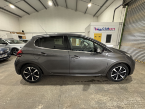 2018 Peugeot 208 1.2 Puretech Tech Edition in Grey — image 4