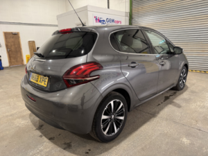 2018 Peugeot 208 1.2 Puretech Tech Edition in Grey — image 5