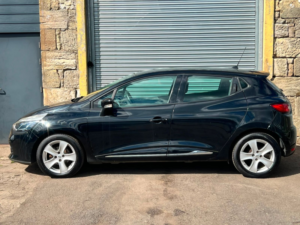 2014 Renault Clio 1.2 16v Dynamique Medianav Hatchback 5dr Petrol Manual Euro 5 (75 Ps) in Black — image 3