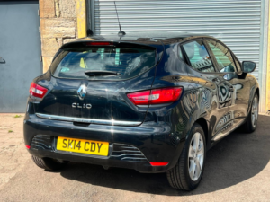 2014 Renault Clio 1.2 16v Dynamique Medianav Hatchback 5dr Petrol Manual Euro 5 (75 Ps) in Black — image 5