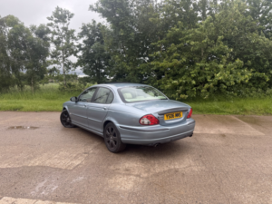 2006 Jaguar X-Type 3.0 V6 Se in Blue — image 3