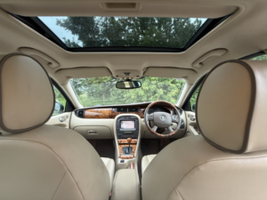 2006 Jaguar X-Type 3.0 V6 Se in Blue — image 4