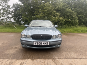 2006 Jaguar X-Type 3.0 V6 Se in Blue — image 5