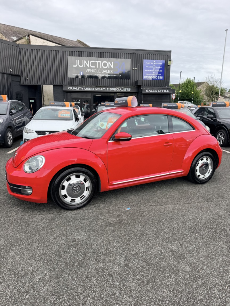 2013 Volkswagen Beetle 1.6 Tdi Bluemotion Tech Design in Red — image 1