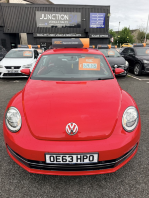 2013 Volkswagen Beetle 1.6 Tdi Bluemotion Tech Design in Red — image 3