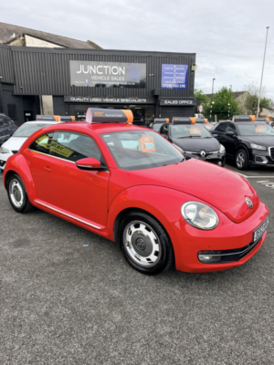 2013 Volkswagen Beetle 1.6 Tdi Bluemotion Tech Design in Red — image 4