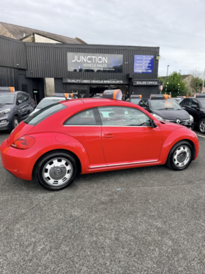 2013 Volkswagen Beetle 1.6 Tdi Bluemotion Tech Design in Red — image 5