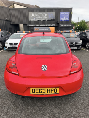2013 Volkswagen Beetle 1.6 Tdi Bluemotion Tech Design in Red — image 6
