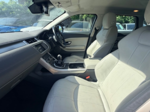 2017 Land Rover Range Rover Evoque Td4 Se in Black — image 2