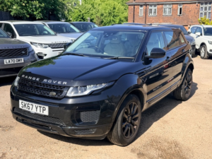 2017 Land Rover Range Rover Evoque Td4 Se in Black — image 3