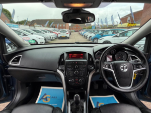 2015 Vauxhall Astra 1.6i Elite Euro 6 5dr in Blue — image 2