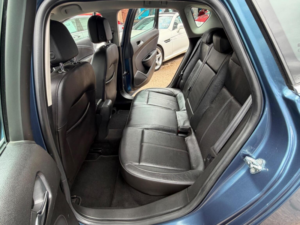 2015 Vauxhall Astra 1.6i Elite Euro 6 5dr in Blue — image 5