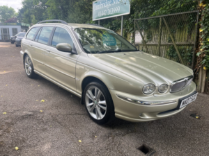 2007 Jaguar X-Type 2.2 D Se in Gold — image 2