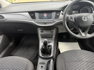 2017 Vauxhall Astra 1.6 Cdti Ecoflex Design in Silver — image 3