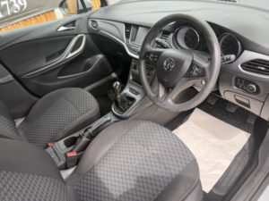 2017 Vauxhall Astra 1.6 Cdti Ecoflex Design in Silver — image 4
