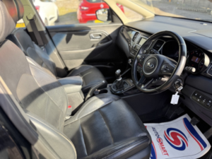 2013 Kia Carens 1.7 Crdi Ecodynamics 3 in Black — image 3