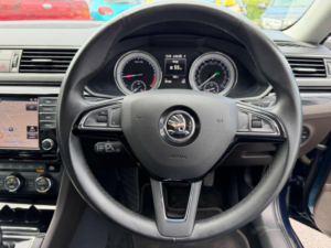 2017 Skoda Superb 2.0 Tdi Laurin & Klement DSG Auto 6spd Euro 6 (s/s) 5dr in Blue — image 4
