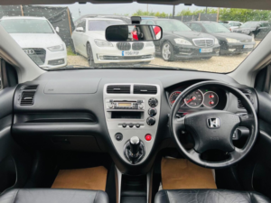2005 Honda Civic 1.6 I-Vtec Executive 5dr in Grey — image 3