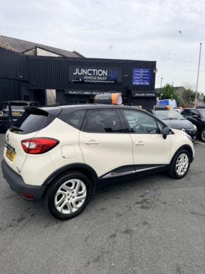 2014 Renault Captur 0.9 Dynamique S Medianav Tce 90 Stop & Start in White — image 3