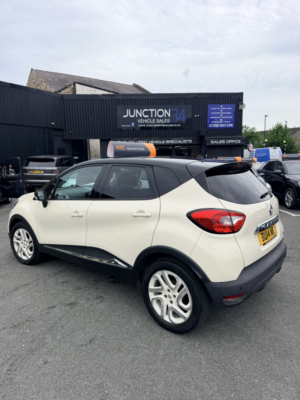 2014 Renault Captur 0.9 Dynamique S Medianav Tce 90 Stop & Start in White — image 4