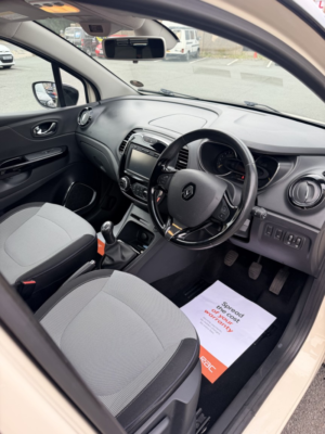 2014 Renault Captur 0.9 Dynamique S Medianav Tce 90 Stop & Start in White — image 5