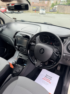 2014 Renault Captur 0.9 Dynamique S Medianav Tce 90 Stop & Start in White — image 6