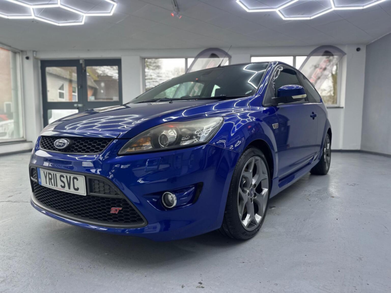 2011 Ford Focus 2.5 Siv St-2 3dr in Blue — image 1