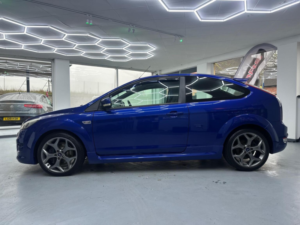 2011 Ford Focus 2.5 Siv St-2 3dr in Blue — image 3