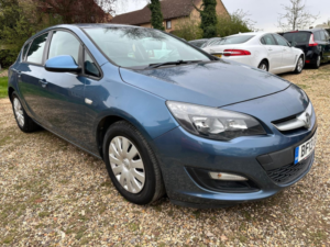 2013 Vauxhall Astra 1.7 Cdti Ecoflex Exclusiv in Blue — image 4