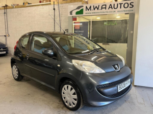 2008 Peugeot 107 1.0 12v Urban Move Hatchback 3dr Petrol Manual Euro 4 (68 Ps) in Grey — image 1