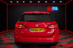 2016 Vauxhall Astra 1.6 Cdti Elite Nav in Red — image 2