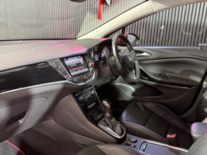 2016 Vauxhall Astra 1.6 Cdti Elite Nav in Red — image 3