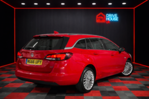2016 Vauxhall Astra 1.6 Cdti Elite Nav in Red — image 6