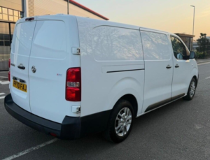 2021 Vauxhall Vivaro 2.0 Turbo D 3100 Dynamic L2 H1 Euro 6 (s/s) 6dr in White — image 3
