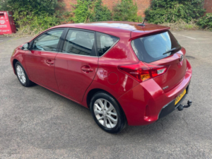 2014 Toyota Auris 1.6 V-Matic Icon Euro 5 5dr in Red — image 2